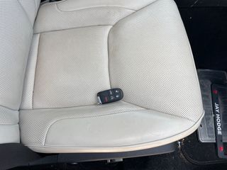 2023 Chrysler 300 Touring L AWD - Interior Steering Wheel With Keys Image